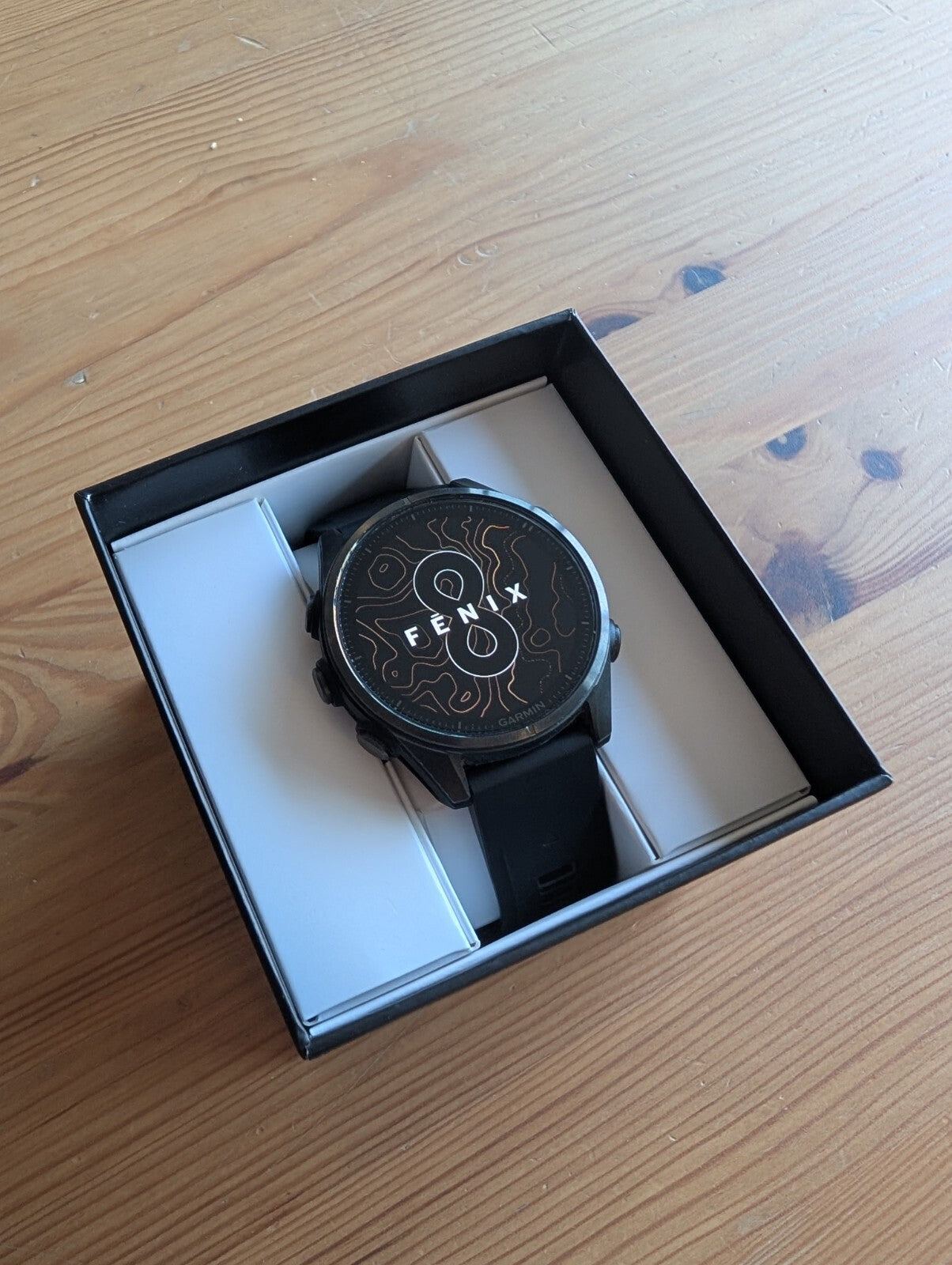 Garmin Fenix 8 Amoled Sapphire 43mm + Spare straps - Excellent Condition!