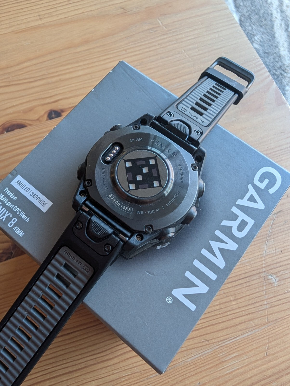 Garmin Fenix 8 Amoled Sapphire 43mm + Spare straps - Excellent Condition!